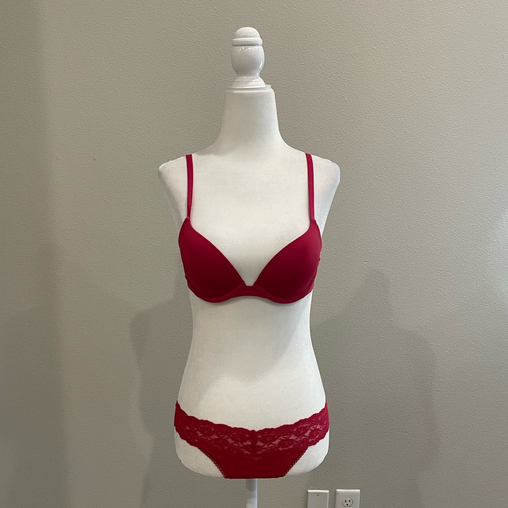 GAP body sexy cotton stretch lace trim thong in red